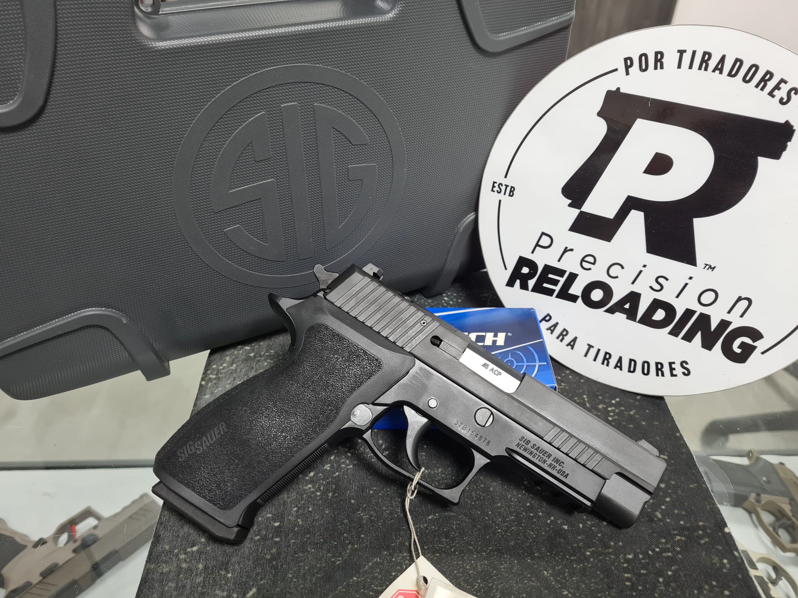 Pistola Sig Sauer Semiautomático P220 Calibre 45 - Image 2